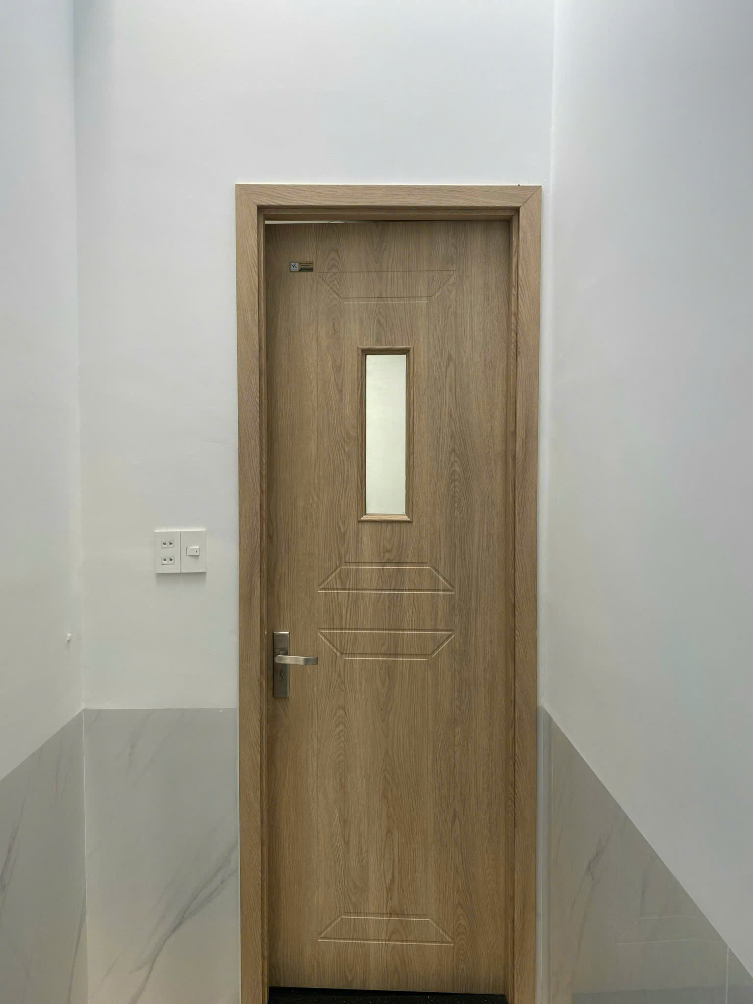 cửa nhựa composite nhà vệ sinh