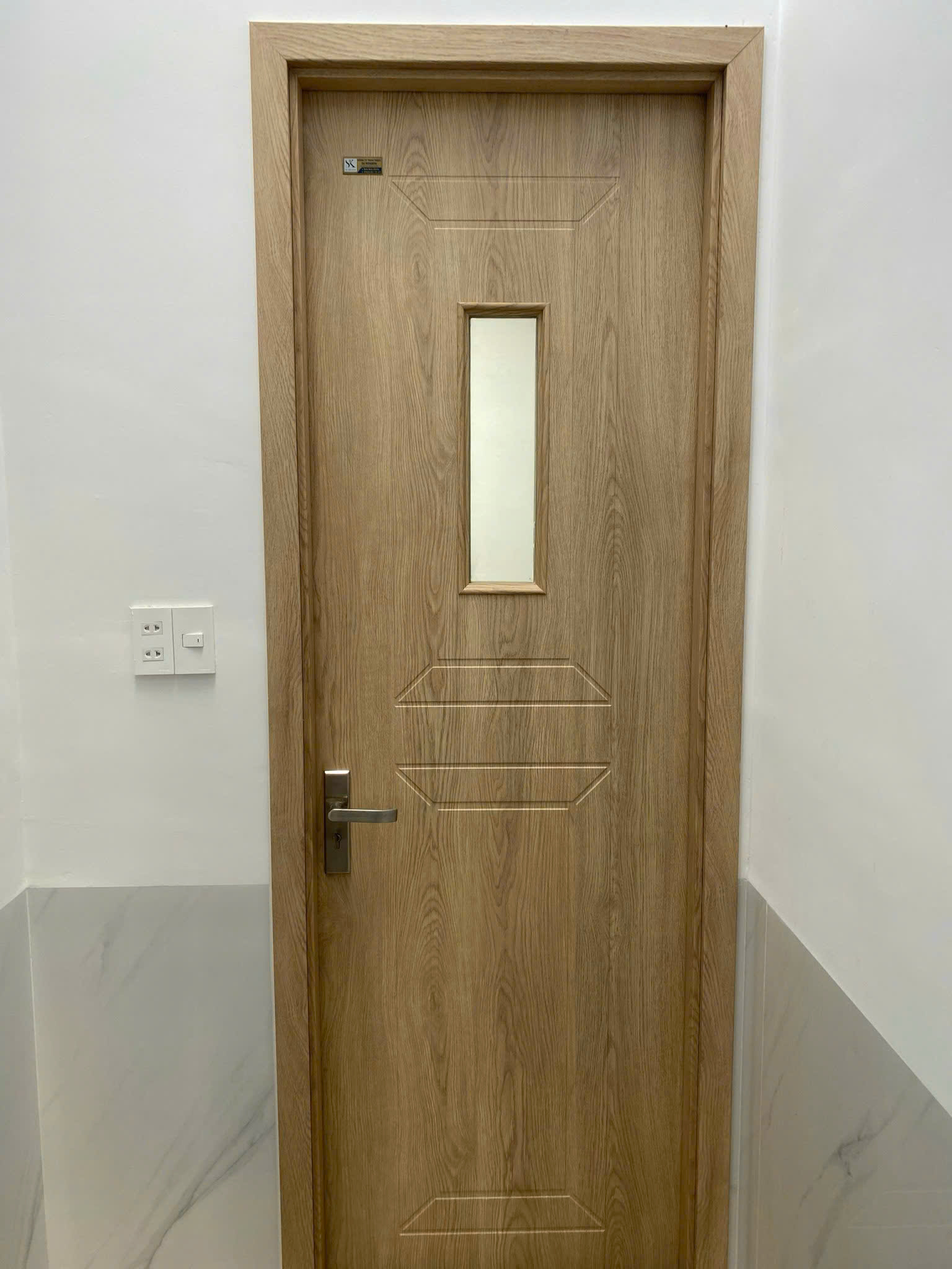 cửa nhựa composite nhà vệ sinh