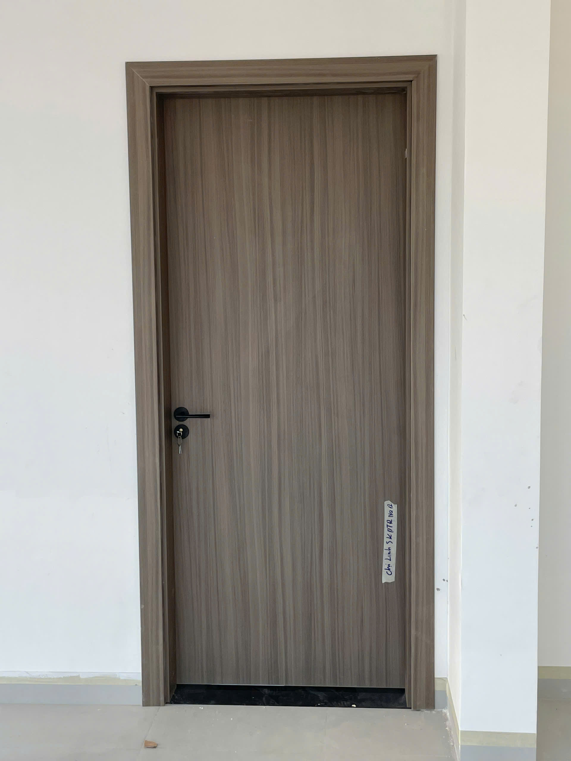 cửa nhựa composite nhà vệ sinh