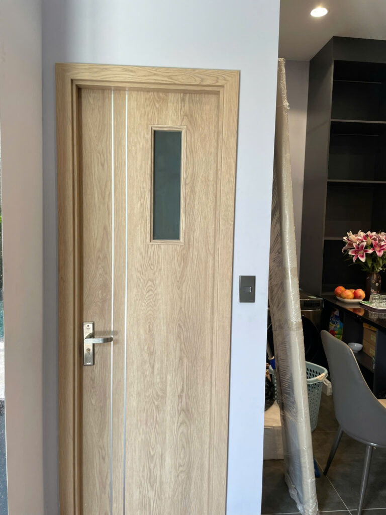 cửa nhựa composite nhà vệ sinh