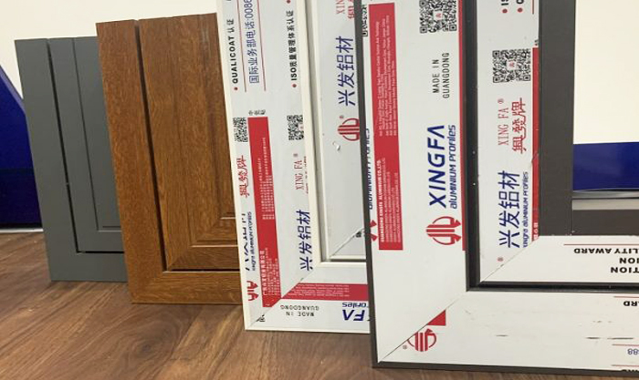 Tem đỏ cửa nhôm Xingfa thật – giả