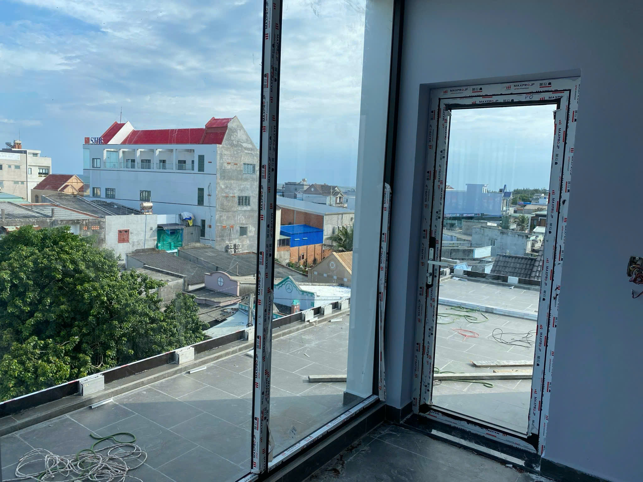 Cửa đi nhôm Maxpro Nhật Bản